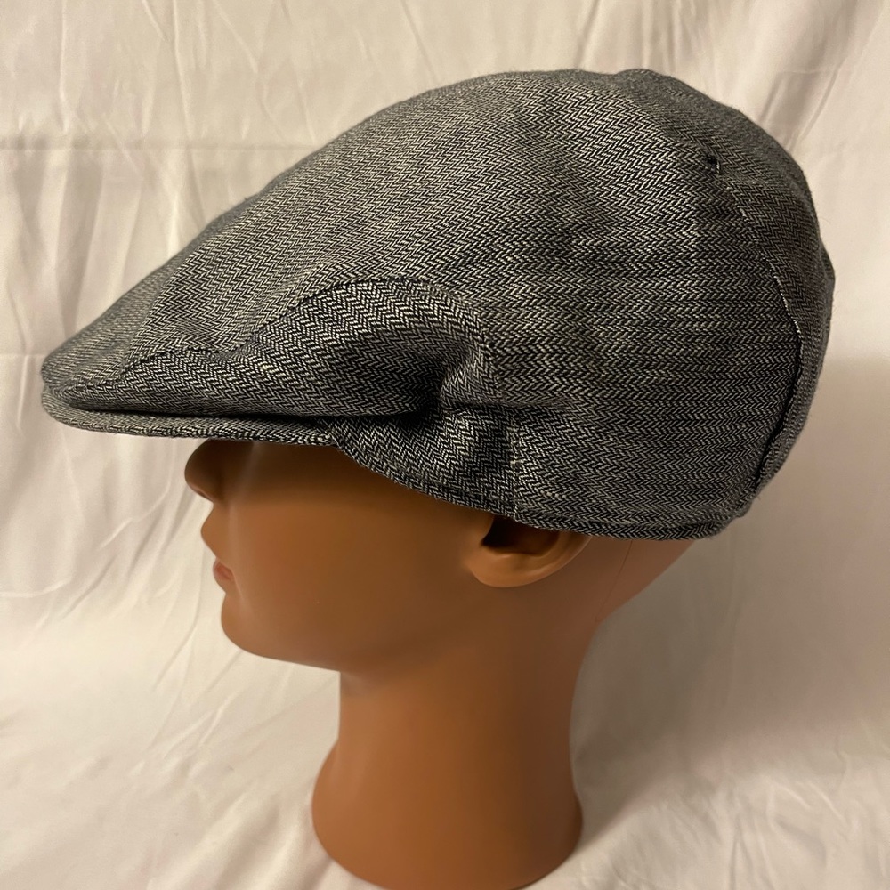 Saks Fifth Avenue Applejack/Newsboy Cap